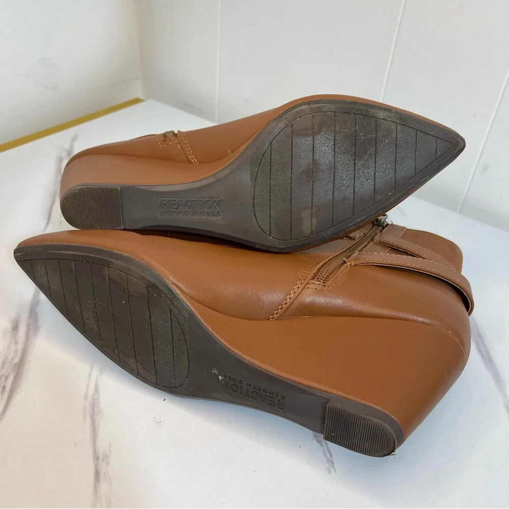 Kenneth Cole Reaction Brown Leather Ankle Wedge Dressy Booties buckle detail 7.5